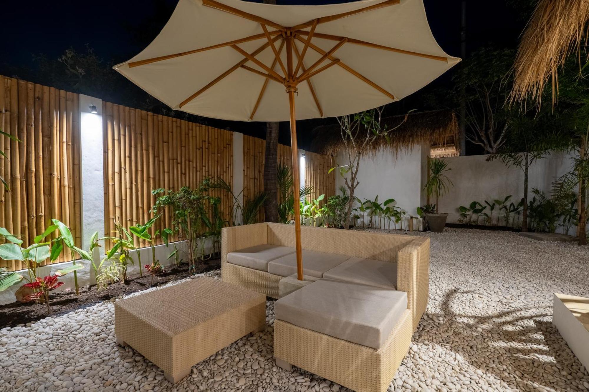 Villa Kelapa Kucing Gili Air Exterior photo